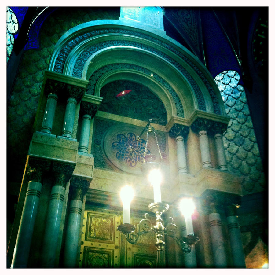 Inside Jerusalem's Synagogue