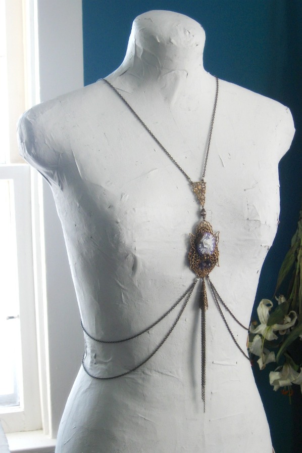 indira body chain worn