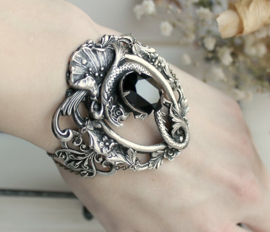 lolita cuff