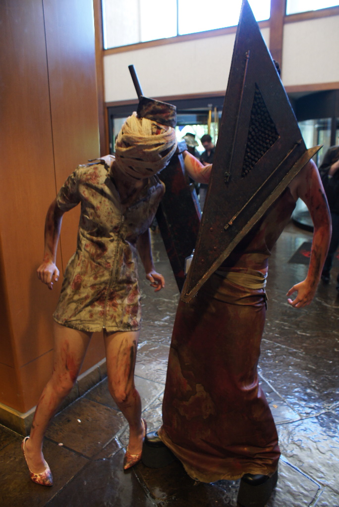 Silent Hill Bobble Head Nurse & Pyramid Head Costume