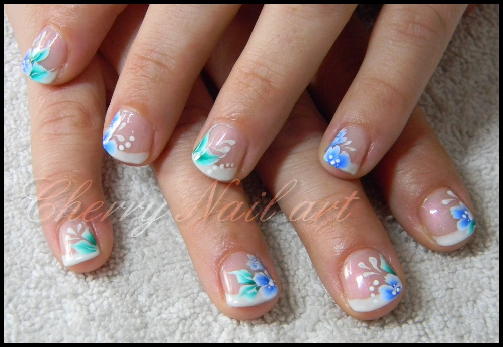 Nail art fleur one stroke