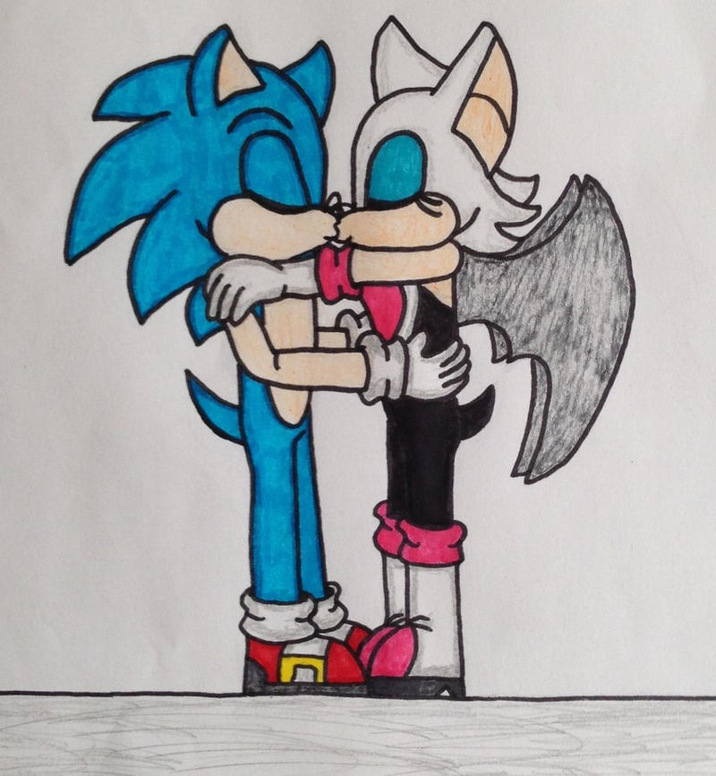 Sonic And Rouge Kissing By Dragonpriness On Deviantart