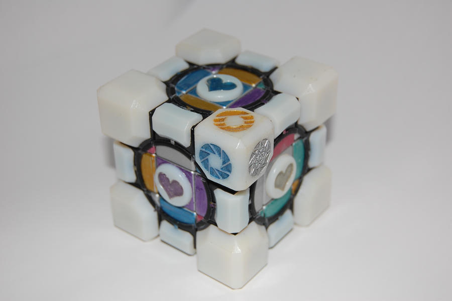 Portal cube. Portal 2 Cube. Кубик из Portal 2. Portal 2 Cube Companion. Куб компаньон из портал 2.