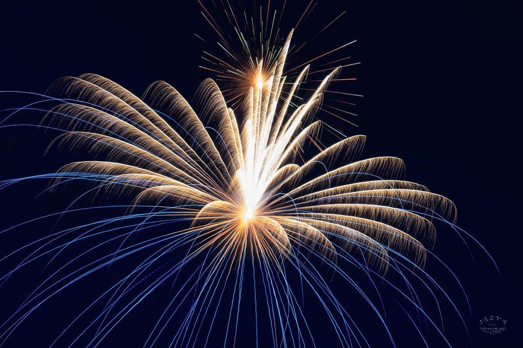 fireworks - Canada Day by JestePhotography