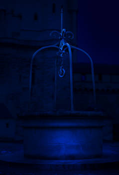 Premade Background #3 : well by night in a castle