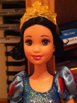 Close Up Of My 2012 Sparkling Snow White Doll