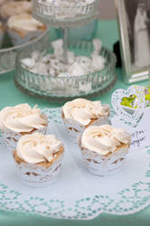 Romantic Wedding - Marzipan Chamgagne Cupcakes