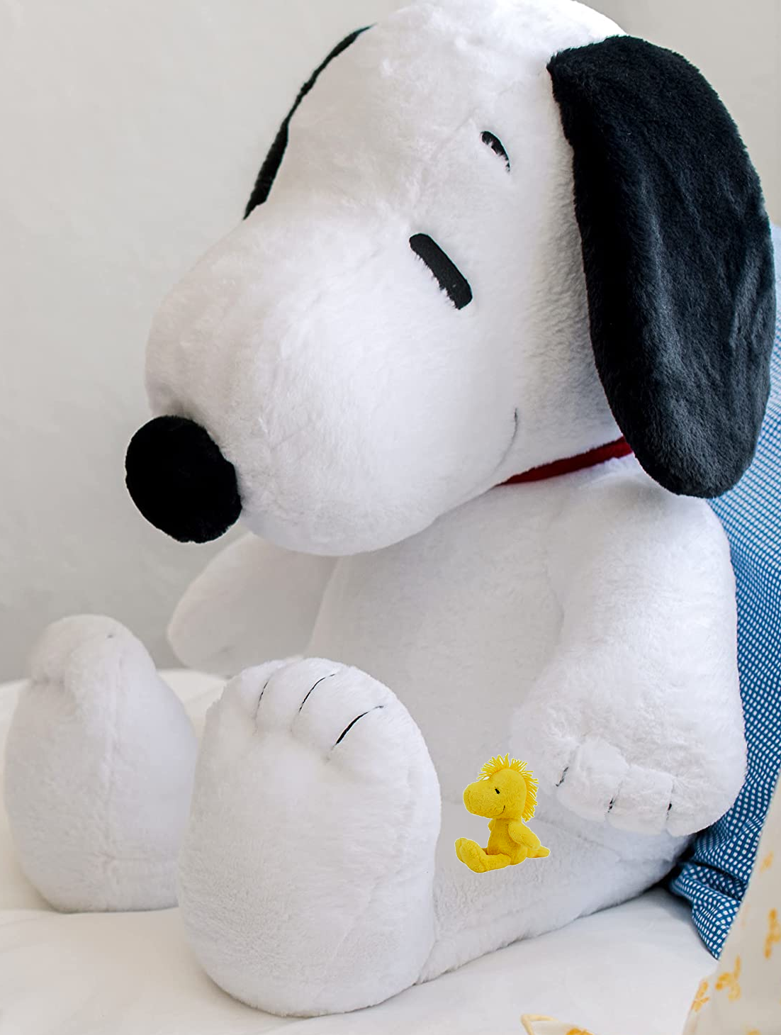 Giant top snoopy plush