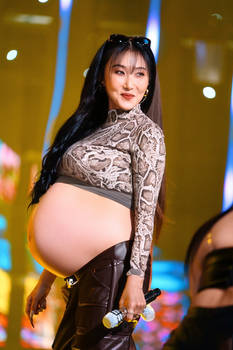 Hwasa Preggo Belly 2