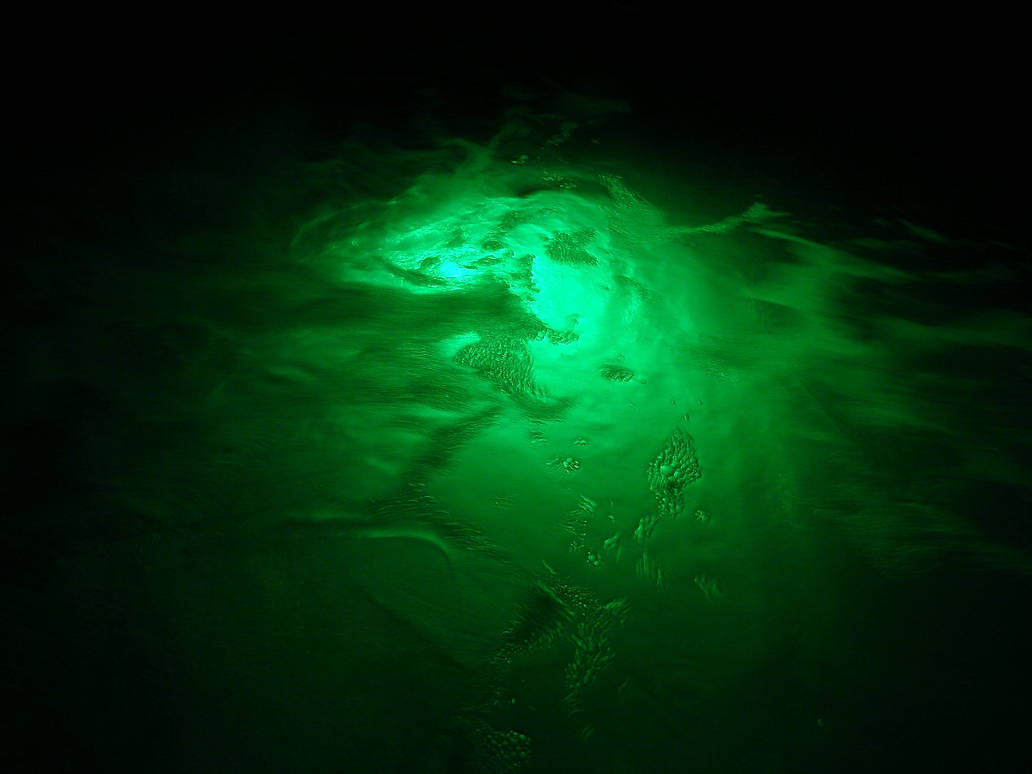 Зеленые воды что делать. Зеленая вода. Зеленые воды Ишмы. Вода на зеленом фоне. Зеленая жидкость.