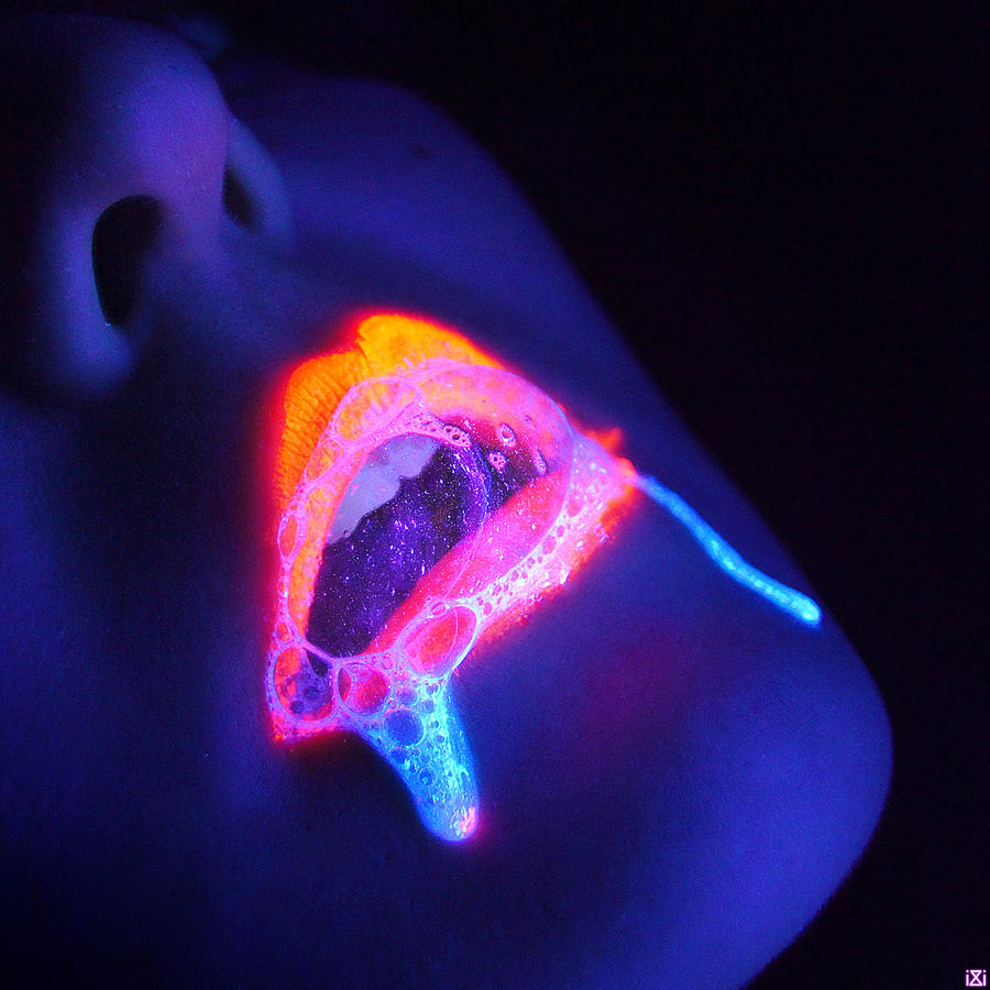 full of stars.mouth.fluorescence