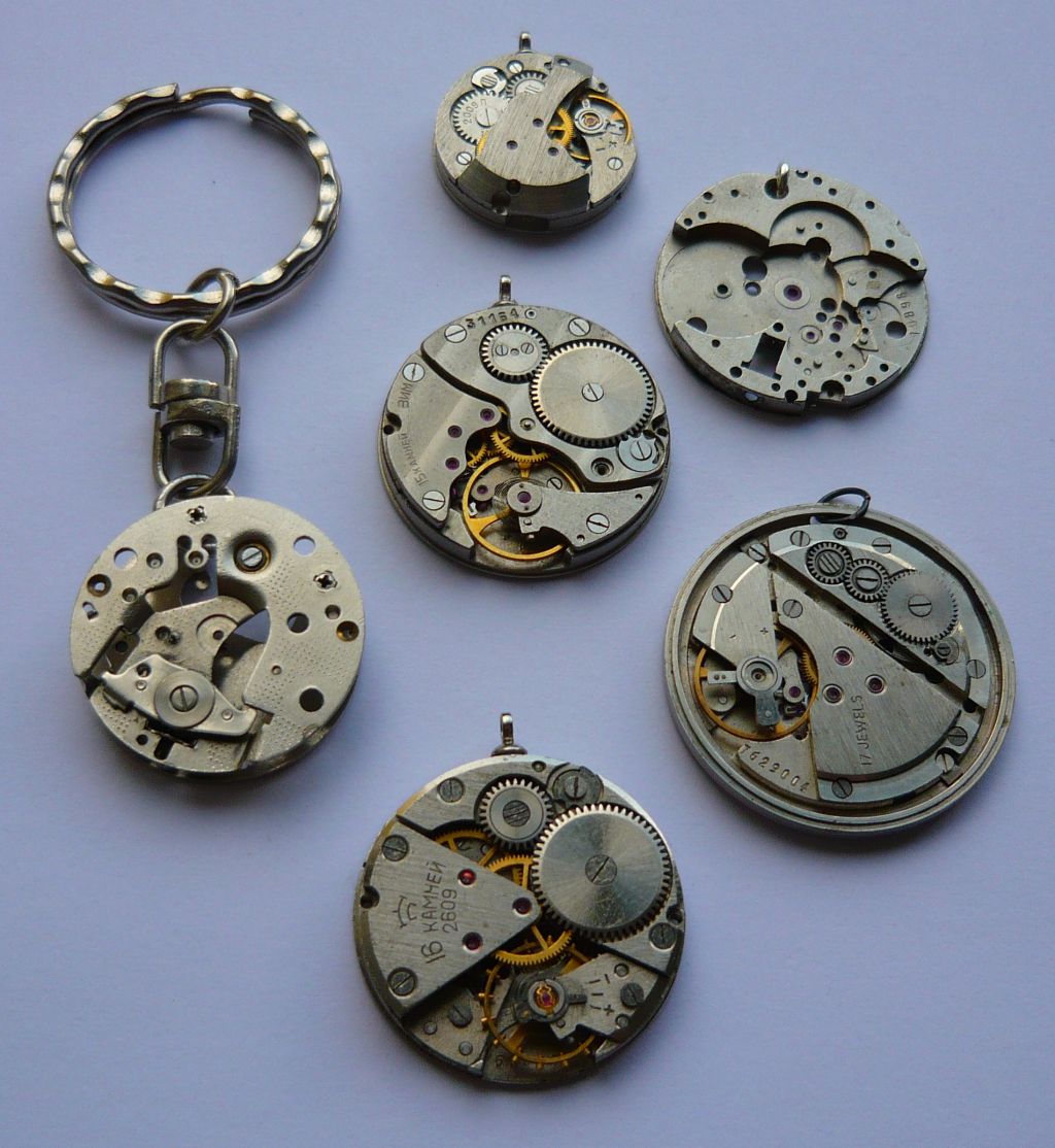 Movement Pendant Lot