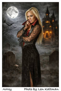 Ashley, vampire cosplay