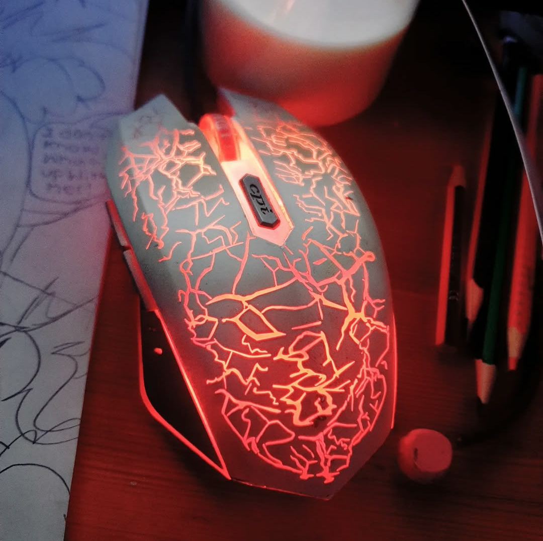 Mouse Glew Gaming mouse glowing by red74draws on DeviantArt