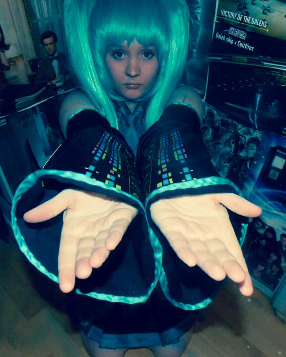 I give this to you (Hatsune miku cosplay)