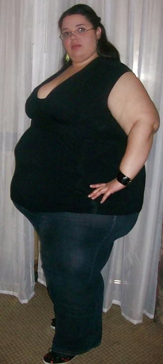 SSBBW rockin' her pose with grace and attitude by saddlebagstothefloor