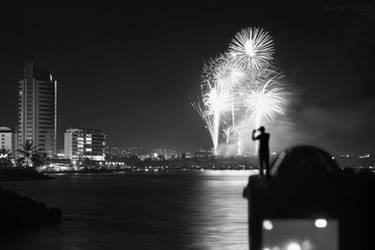 The Photographer and the City Lights by jlxp