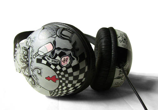 Alice Hand Painted Headphones2