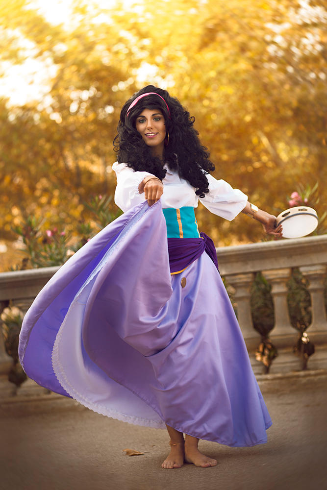 The Hunchback of Notre Dame - Esmeralda  Esmeralda cosplay, Disney  cosplay, Cosplay outfits