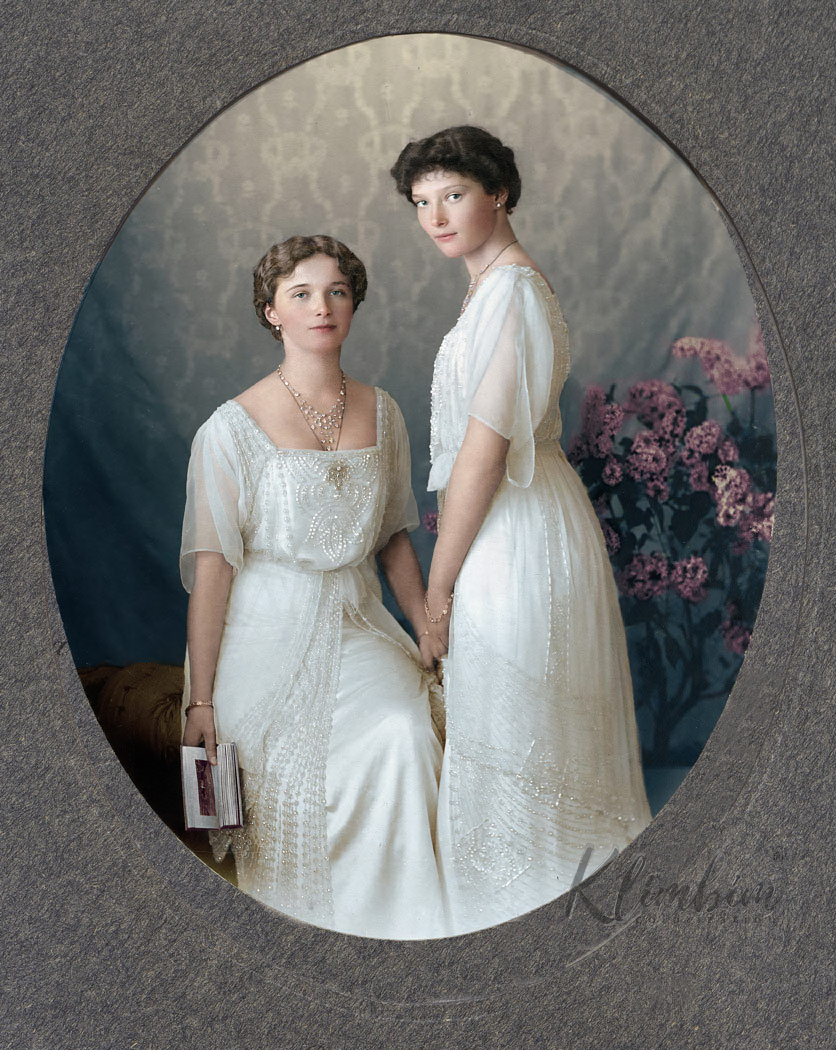 Olga and Tatiana Romanov, 1913