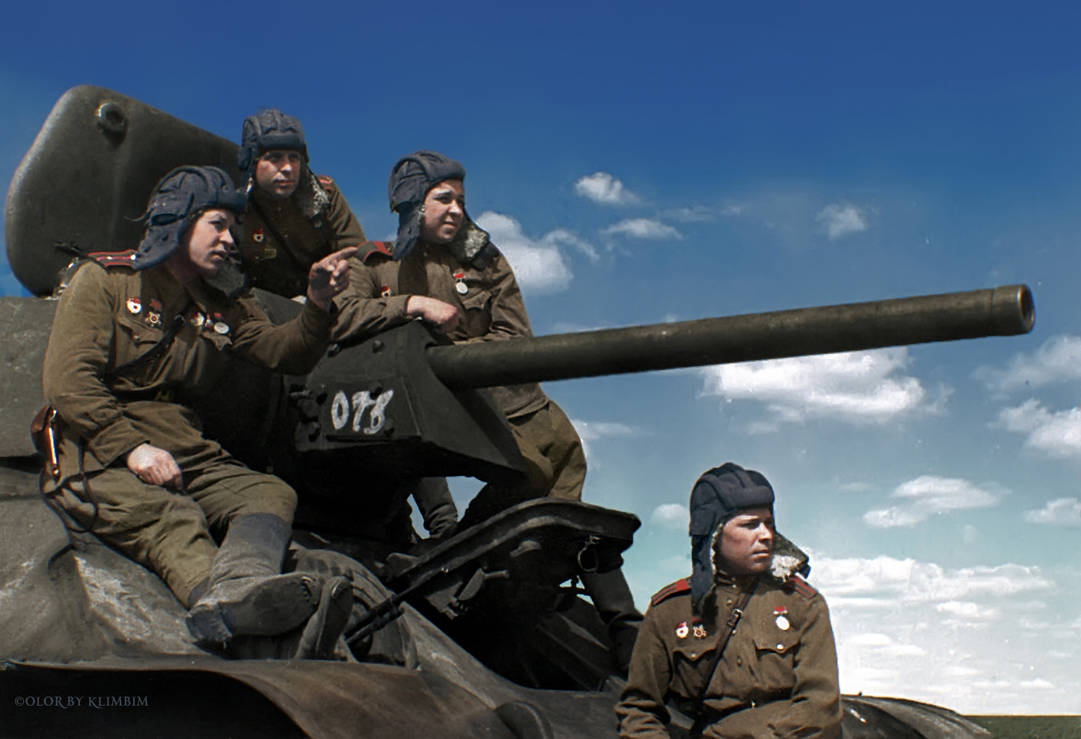 Т 34 люди. Танкист т-34. Экипаж танка т-34. Экипаж т 34. Танкисты Советской армии 1943.