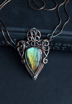 Coat of Arms - labradorite pendant