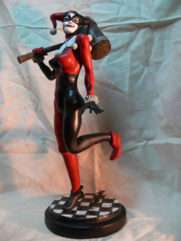 Harley Quinn statue.