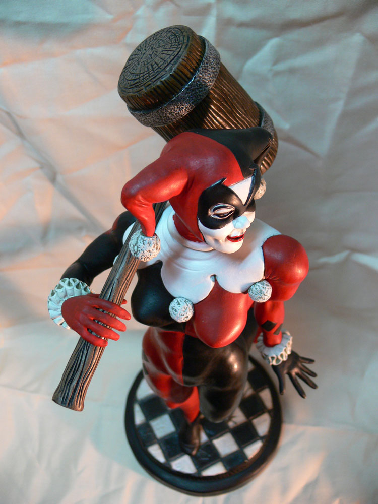 Harley Quinn statue.