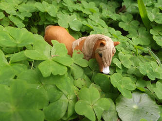 Sea of clover--Schleich by LazyHcustomtack