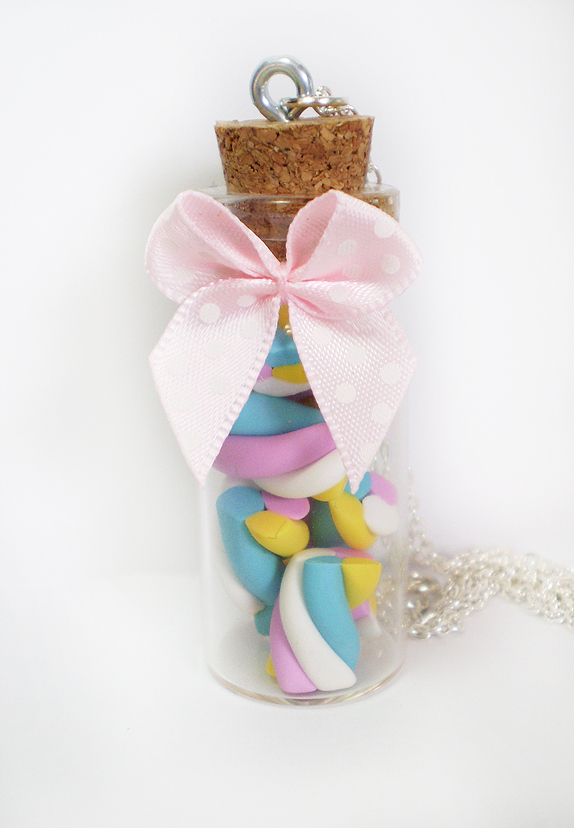 Bottle necklace with mini marshmallow