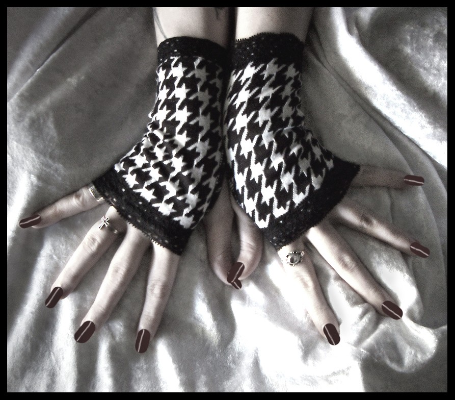 Hounds Tooth Fingerless Gloves