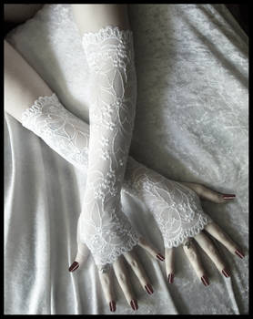 White Lace Arm Warmers