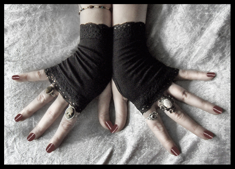 Noir Fingerless Gloves