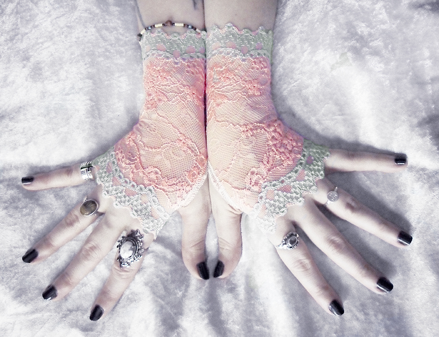 Namid Lace Fingerless Gloves