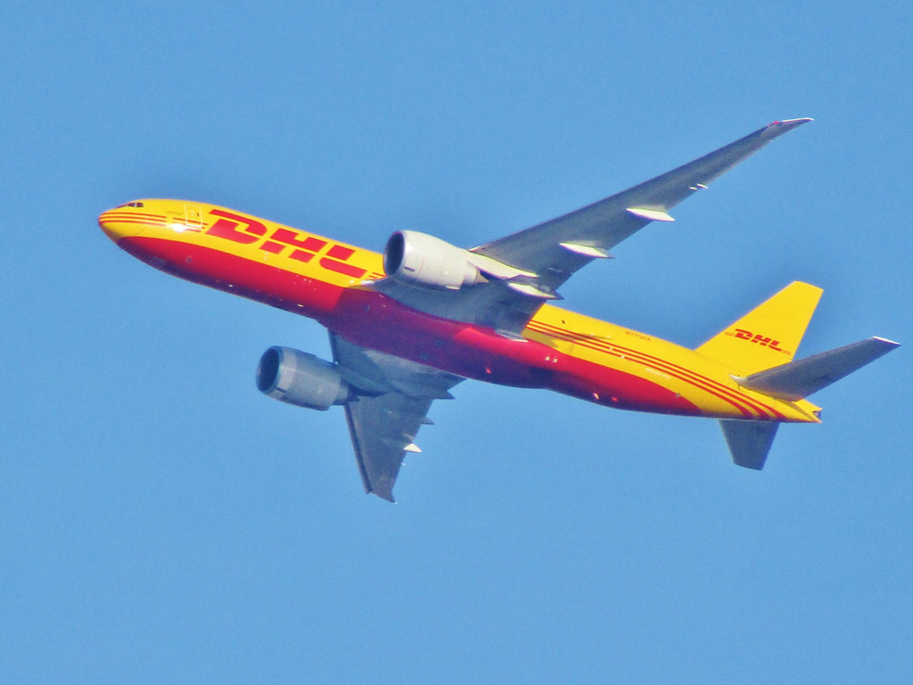 DHL 777 at golden hour