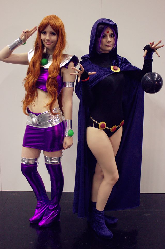 Starfire and Raven from Teen Titans Cosplay