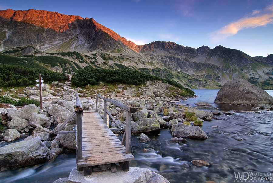 Red mountain peaks