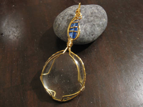 Goldtone Magnifying glass pendant