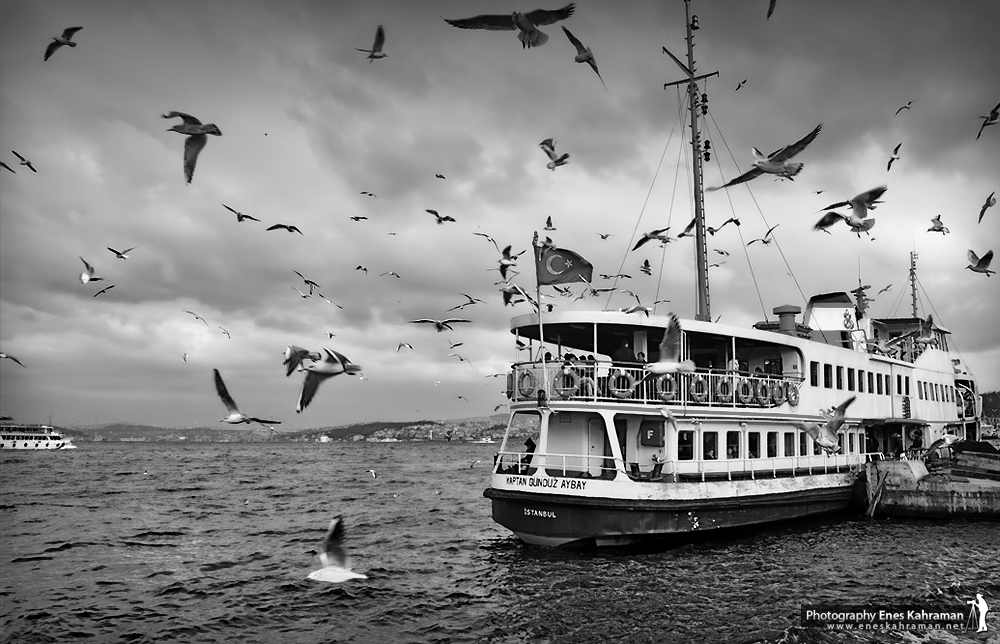 Black and White III by khrmnens