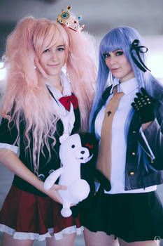 Kyoko Kirigiri and Junko Enoshima