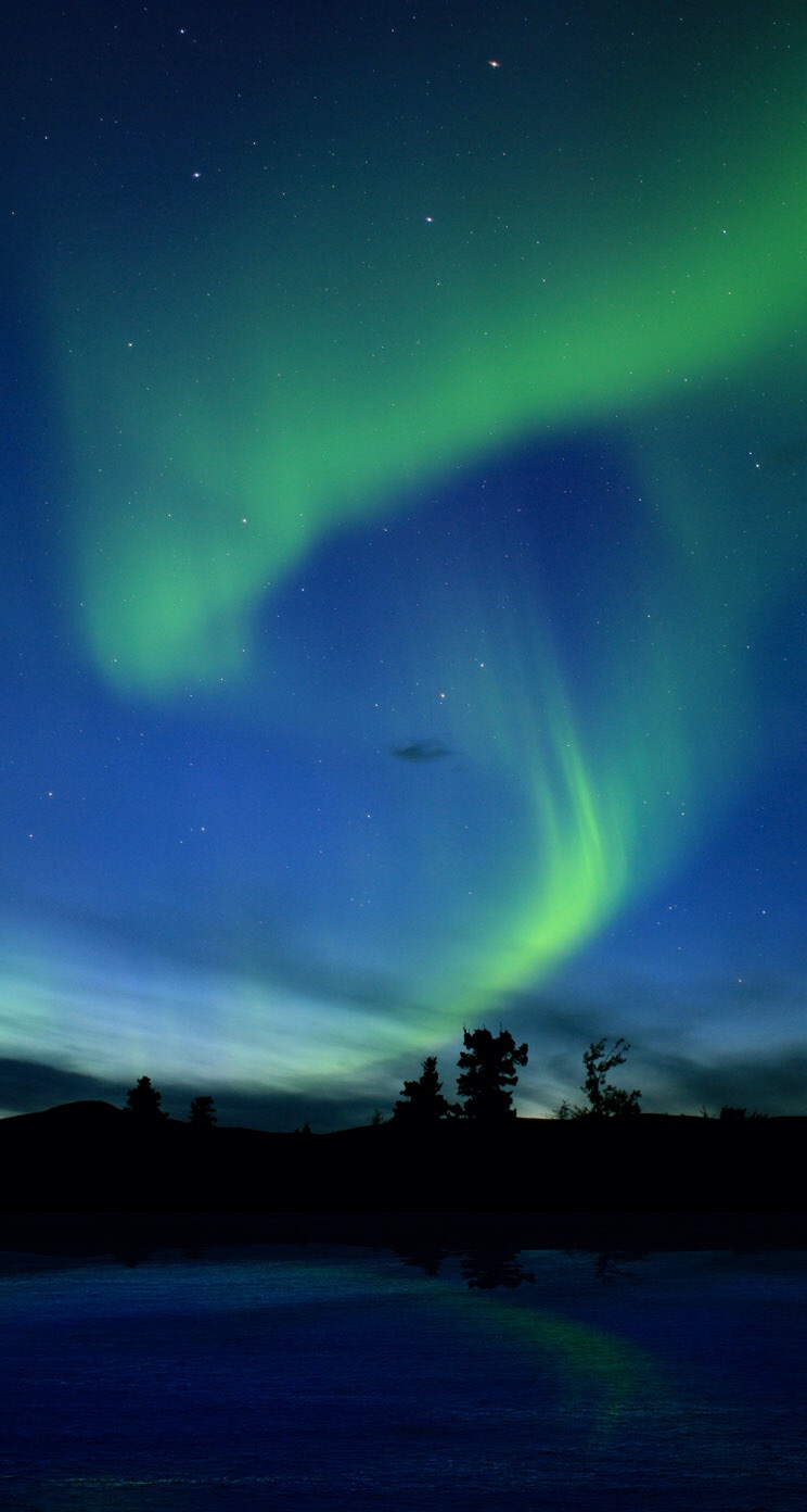 Clean Borealis - iPhone 5 iOS 7 Wallpaper