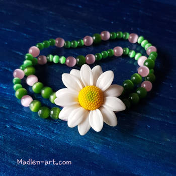 Tenderness of morning dew....bracelet with daisies