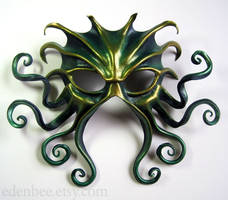 Large Cthulhu mask, green, gold, and midnight blue