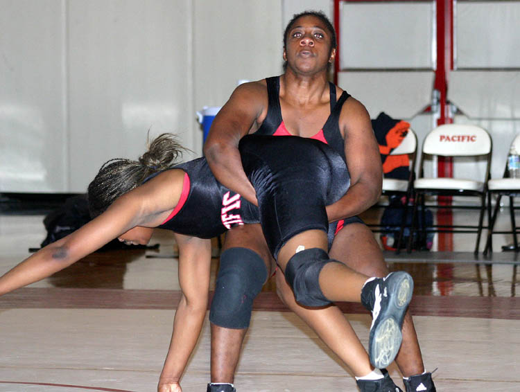 Women wrestling. Crotch grip by levv2 on DeviantArt
