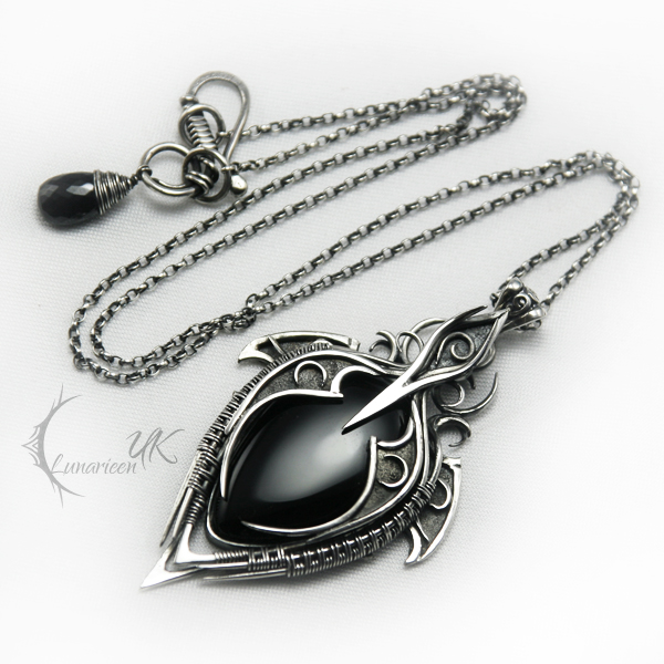 LUNTIRMAX - silver , black onyx and spinel