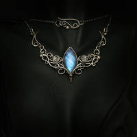 AMANANTIUX - silver and moonstone.