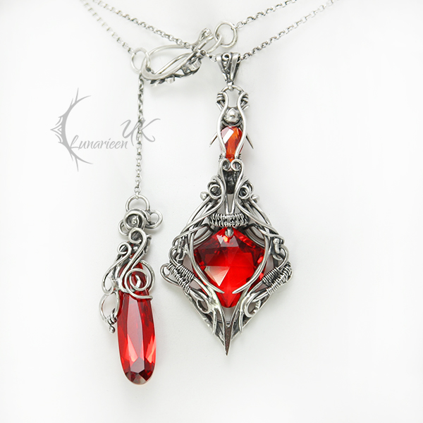 ENVIRTIEELH - silver , quartz , zircon