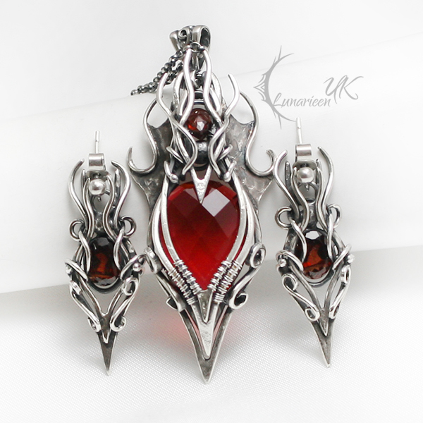 EYRGRASH - silver , red quartz and garnet