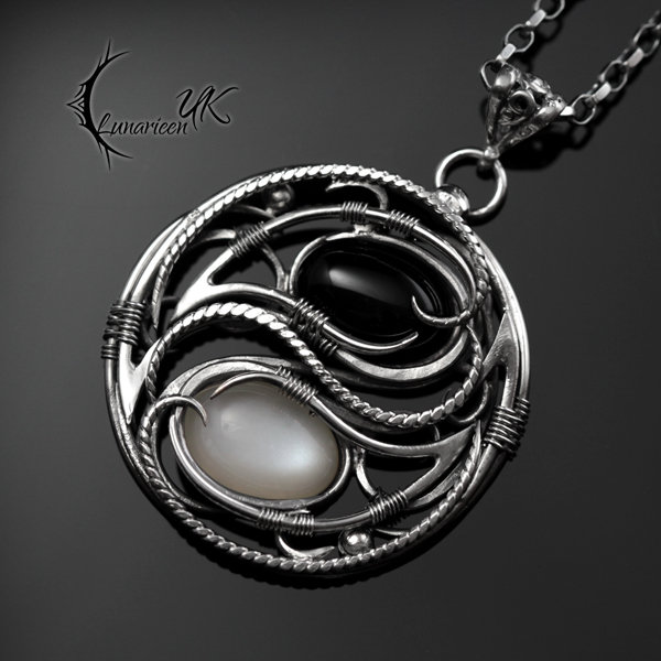 ZANTARIAL (YIN YANG) - Silver, Moonstone, Onyx