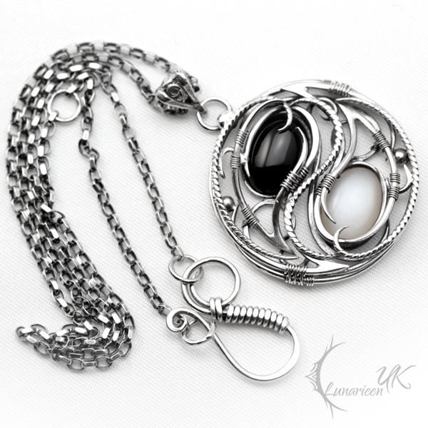 ZANTARIAL (YIN YANG) - Silver, Moonstone, Onyx by LUNARIEEN